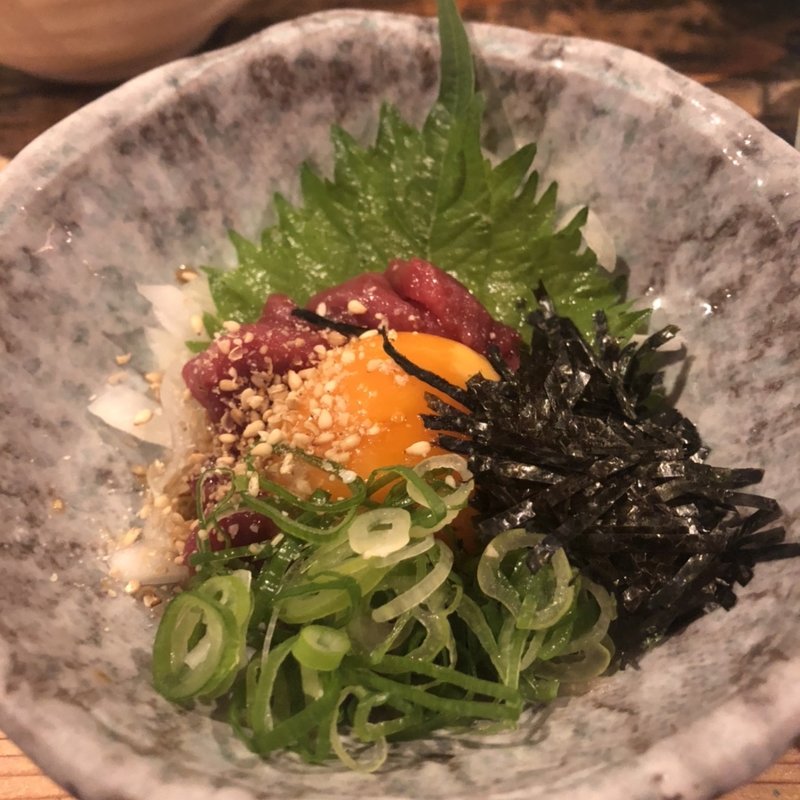 桜ユッケ(立ち呑み あたりや食堂 なんば店)