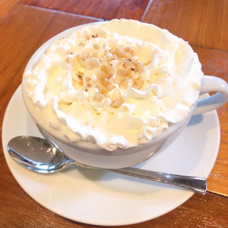 マカダミアナッツラテ(コナズ珈琲垂水)