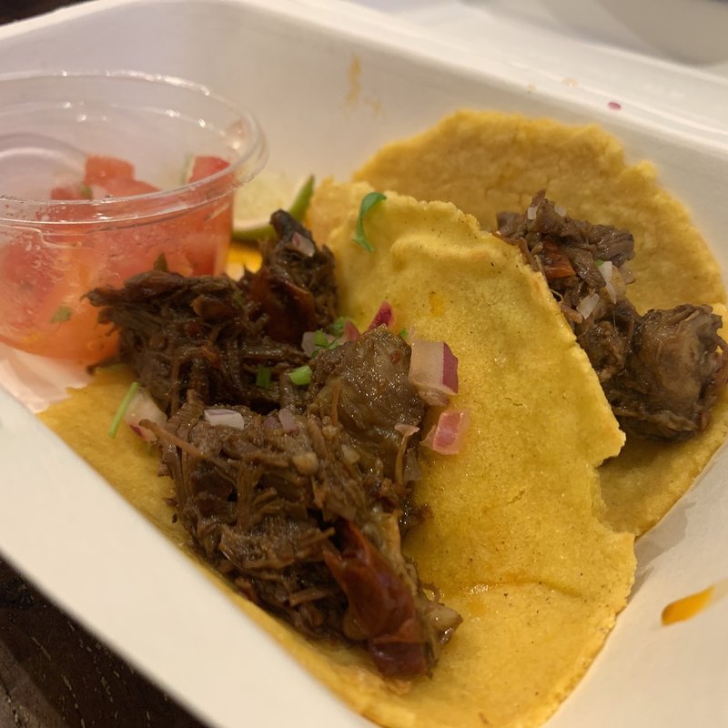 HARD SHELL TACOS(ビーフ) (ボラーチョス （BORRACHOS）)