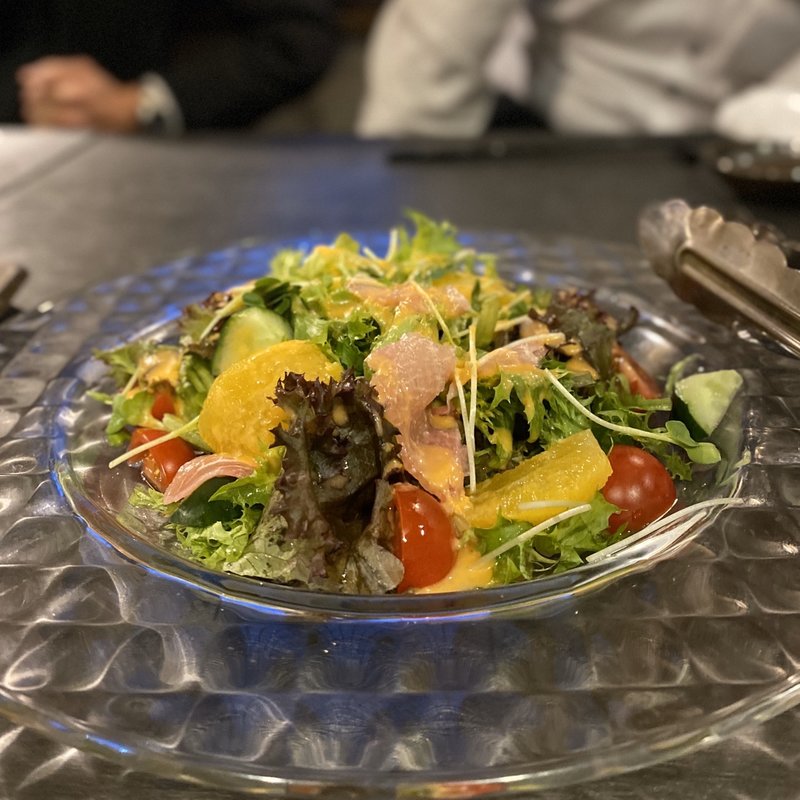 生ハムとフルーツのサラダ(酒家旬采　じざ （和食　じざ）)