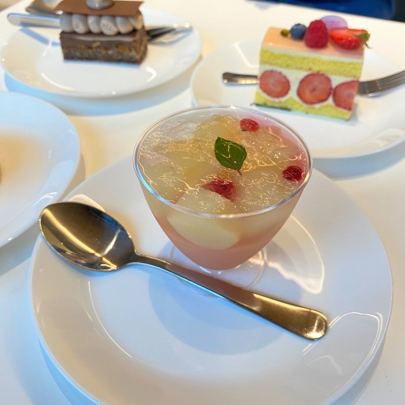 桃ゼリー(ラ・ローズ・ジャポネ （La Rose des Japonais）)