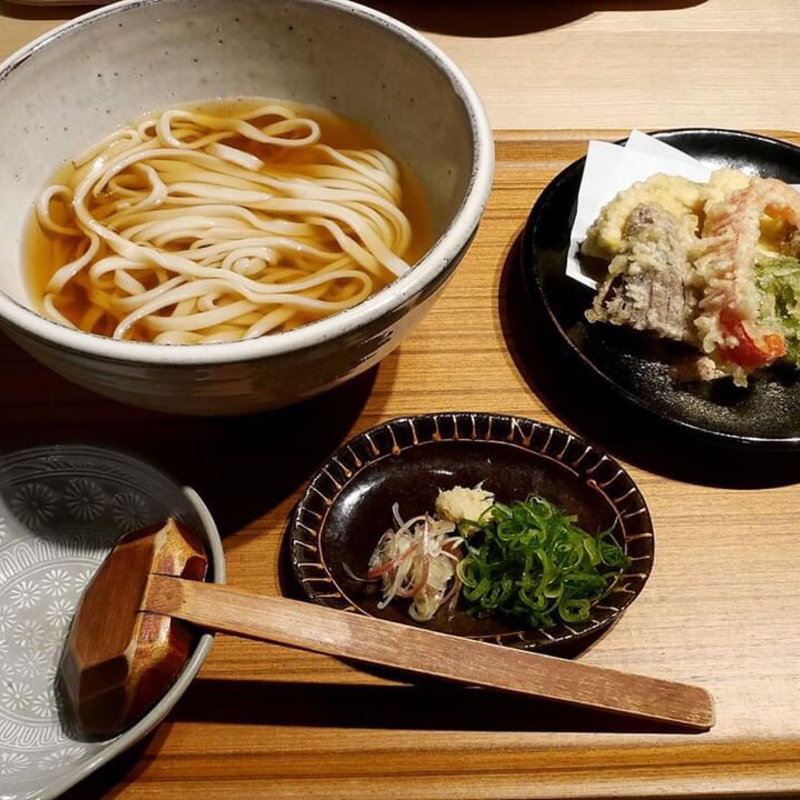 野菜の天ぷら付きかけうどん(おおくぼ)