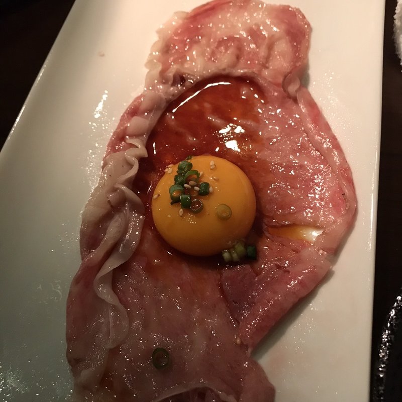 一口炙りサーロインユッケ(炭火焼肉 火の国庵(いおり)千歳店)