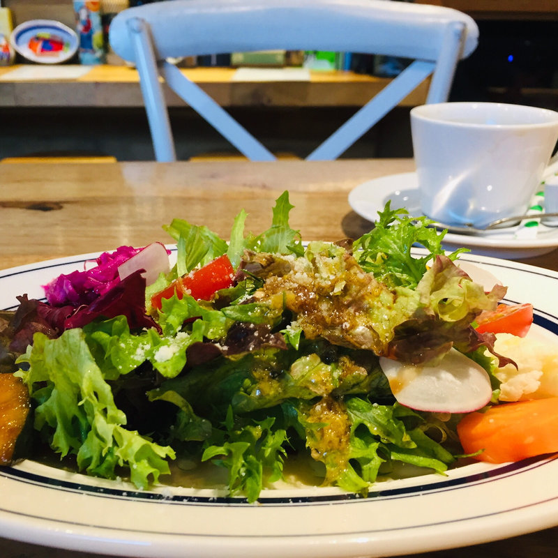 旬の野菜のランチサラダ(ピッツェリア イル ティンバッロ)