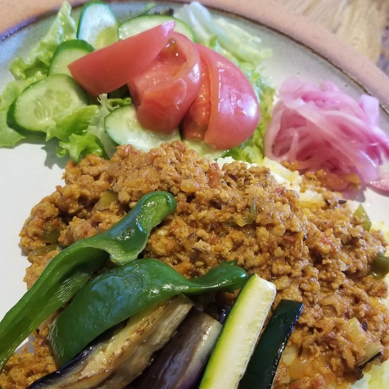 野菜たっぷりトマトキーマカレー本日のスープ付き(KIJI CAFE)