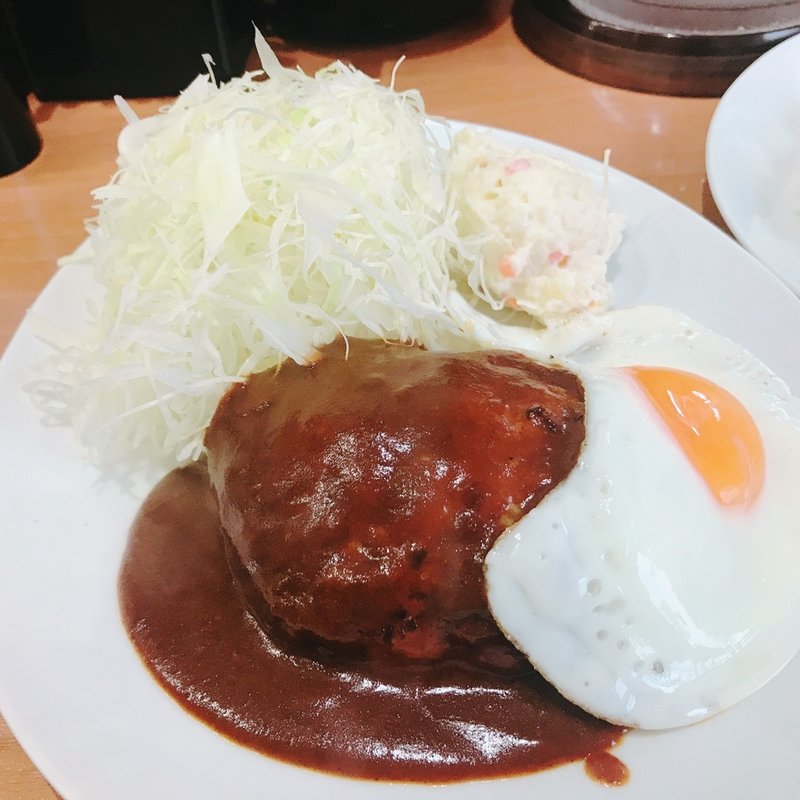 ハンバーグ(目玉焼き付き)(キッチンたか)