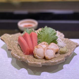 前菜(まぐろのお造り、ベビーホタテ)(串揚げ処 gaku)