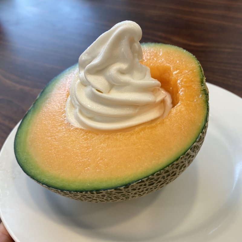 ハーフカットメロン＆北海道ソフトクリーム(ラ・オハナ 府中新町店)