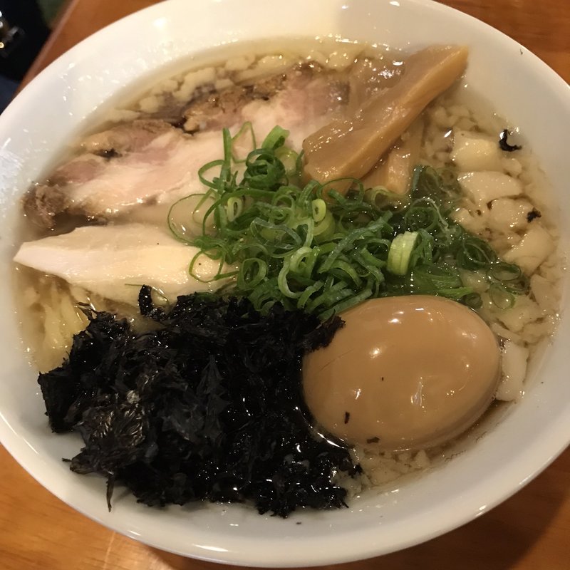 伊吹いりこの背油中華そば(らーめんダイニング 庵 )