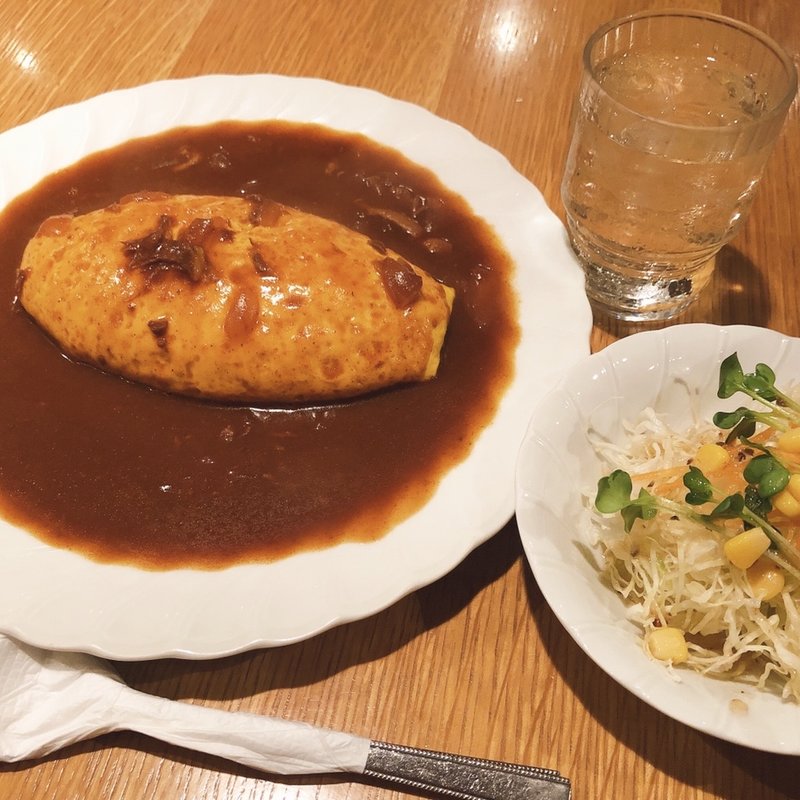 ビーフオムライス（サラダ、ケーキ、ドリンクセット）(アンクル 高宮店)