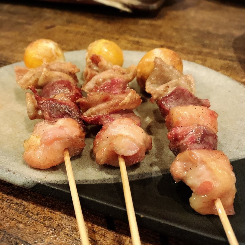 美唄鳥モツ串(赤○中目黒｜居酒屋)