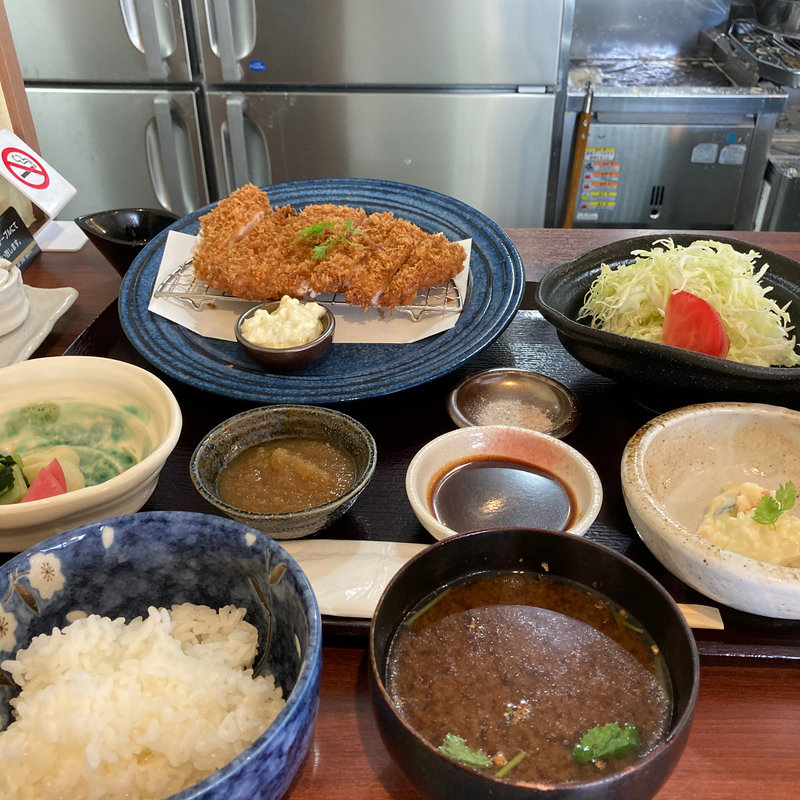 とんかつ定食(とんかつrevolution)