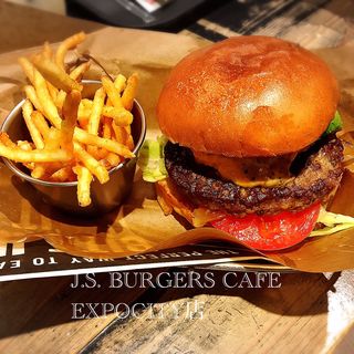 (J.S. BURGERS CAFE EXPOCITY店)