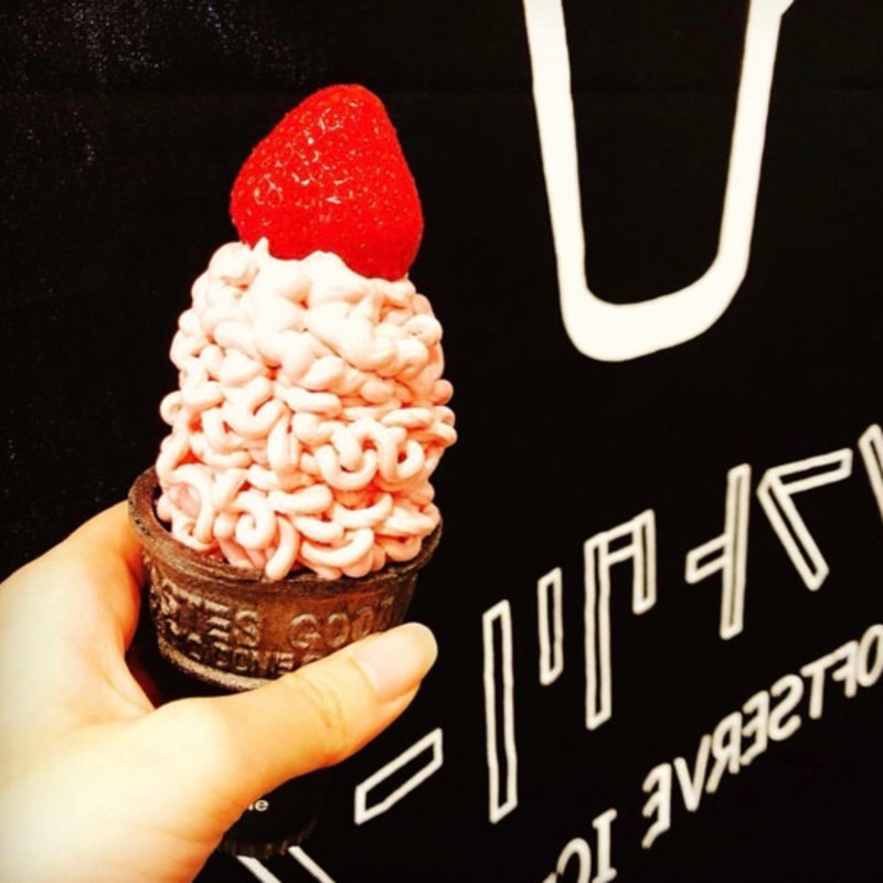 いちご×いちごソフト(大名ソフトクリーム 大名店)