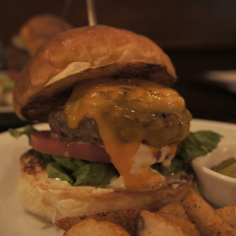 チェダーチーズバーガー(LUXE BURGERS & Sunny's Table 人形町店)