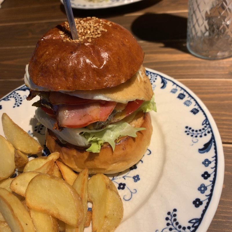 ベーコンチーズエッグバーガー(だるま珈琲)