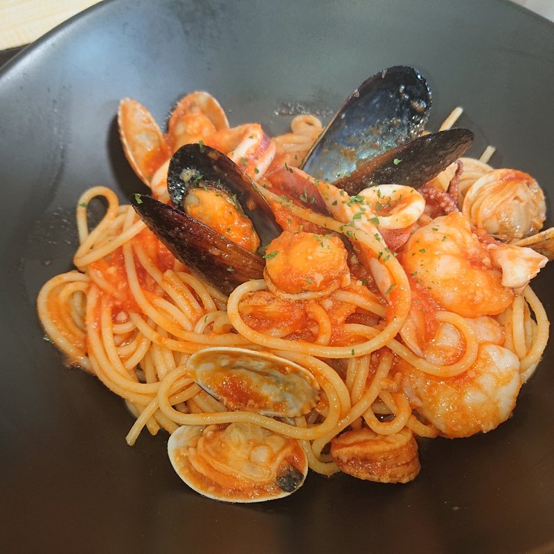 魚介トマトソースパスタ(和風イタリアン ちょっと)