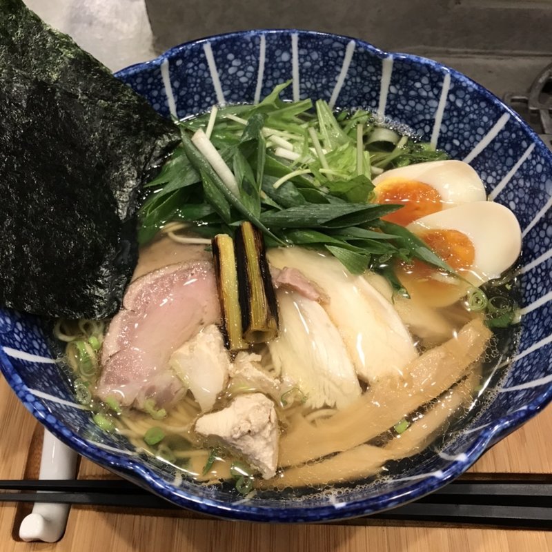 空 特製鶏旨味塩そば(ソバダイニング クワトロ)