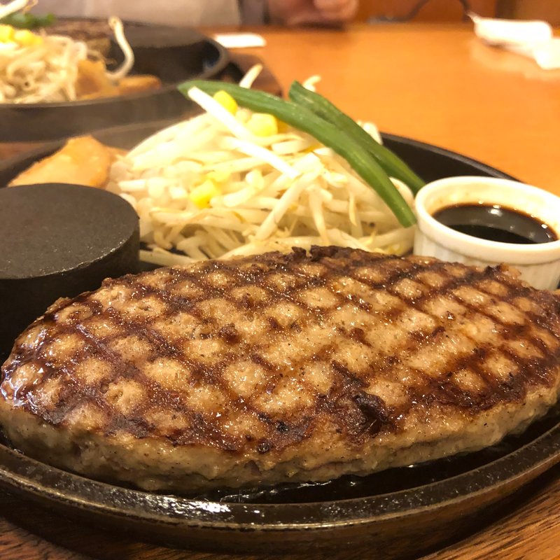 ラージハンバーグ 200g(肉食堂・優)