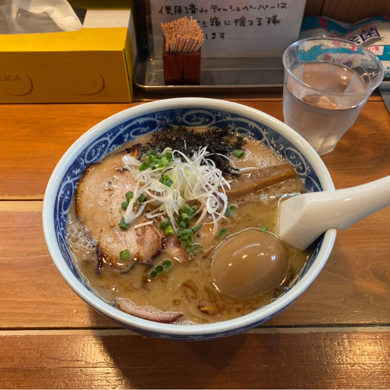 とんこつらーめん(愚直 （ぐちょく）)