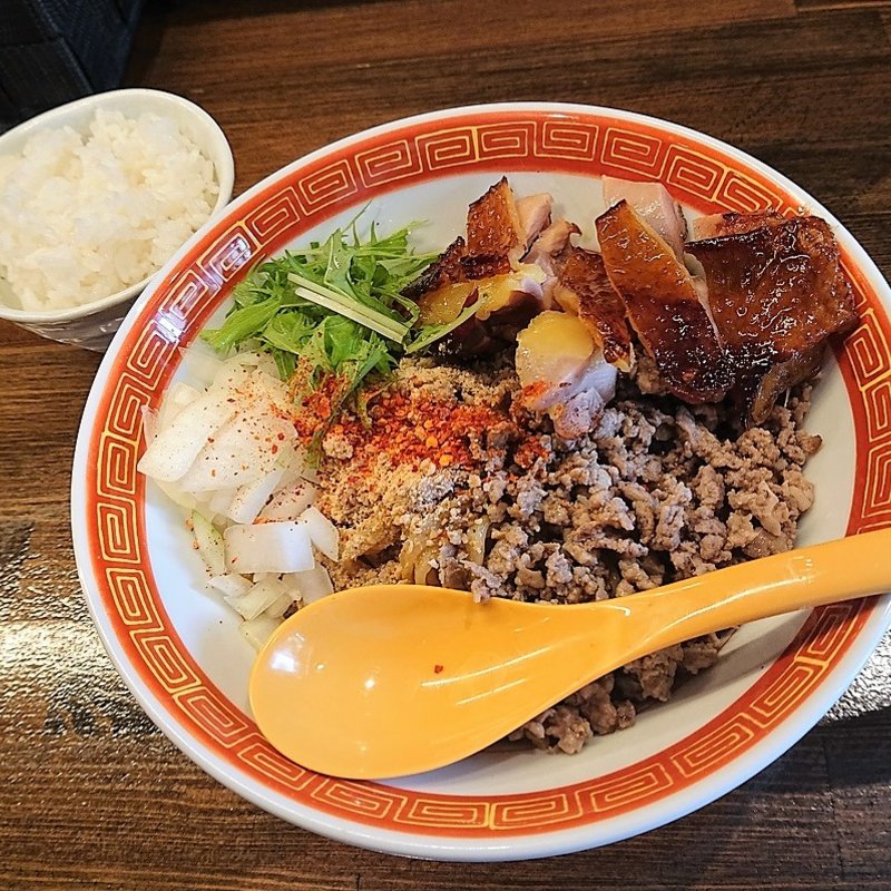 スモークチキン チー油まぜそば(麺や一芯)