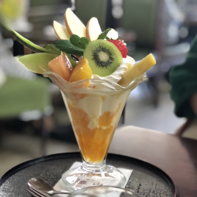 フルーツパフェ(珈琲館東山)