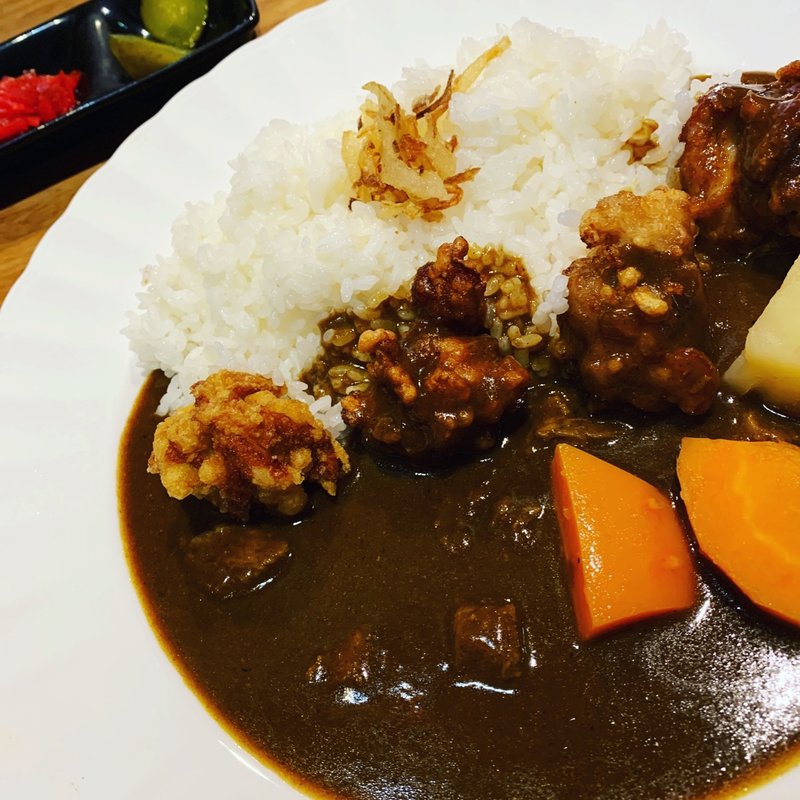 フライドチキンカレー(サービス品)(洋食屋さん 樹里カレー 梅田店)