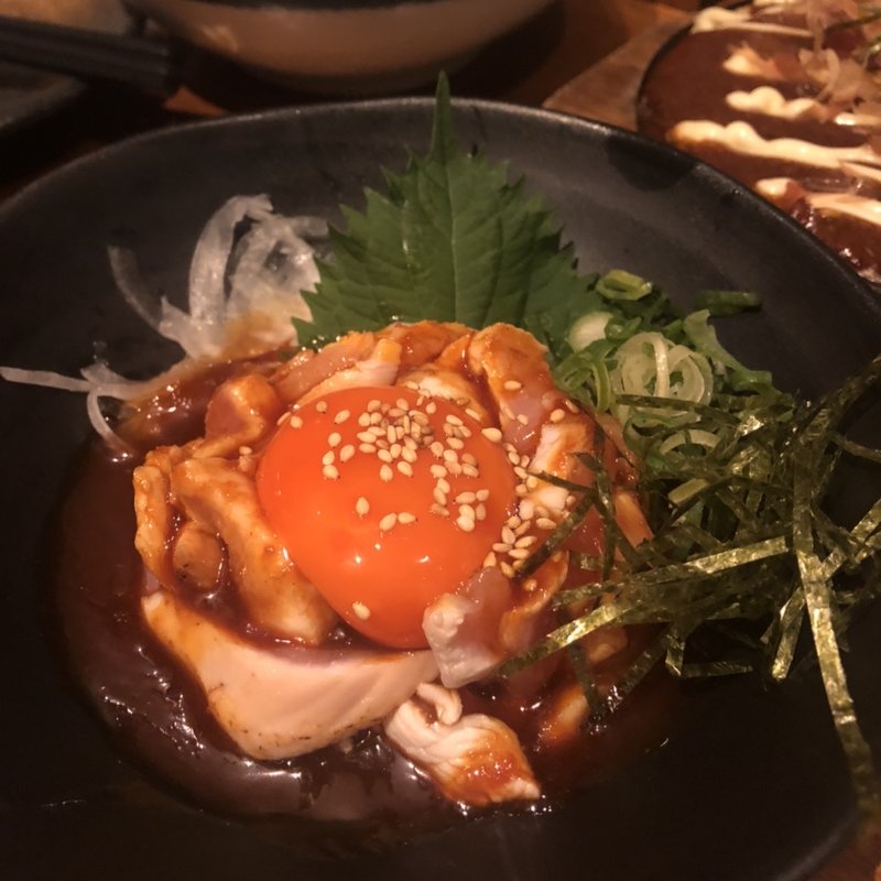 濃紅玉子鶏ユッケ(炭火焼とり えんや 難波店)
