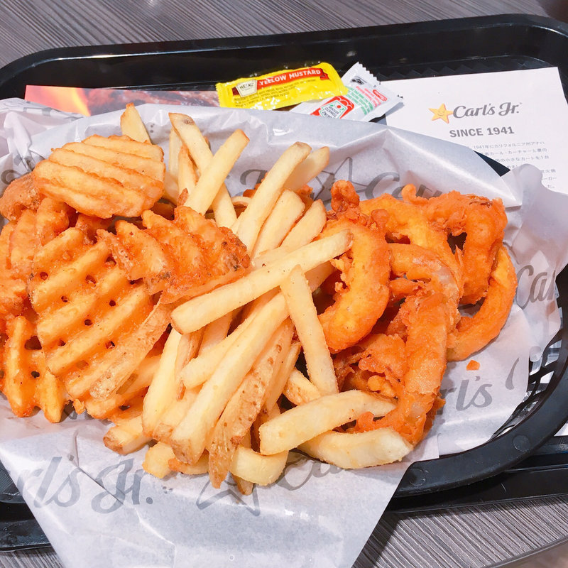 オニオンリングとポテトのセット(カールスジュニア ダイバーシティー店)