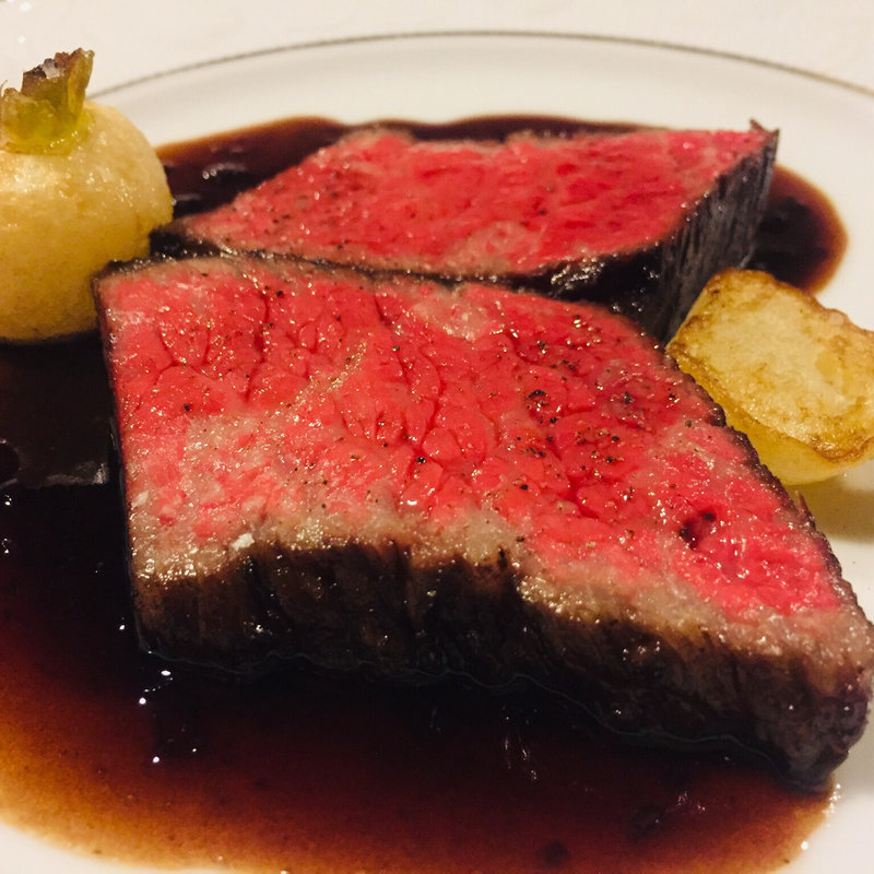 鹿児島黒牛ランプ肉のロースト(ラ・ショミエル )