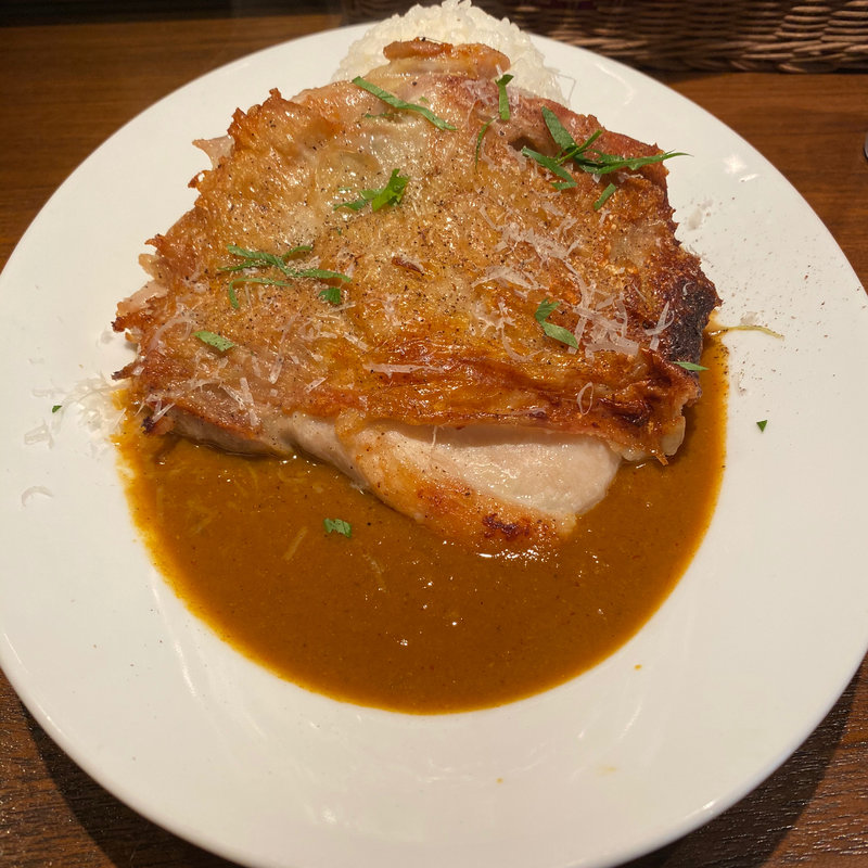 鶏もも肉のロースト1枚のせ贅沢チキンカリー(オステリア チケッティ)
