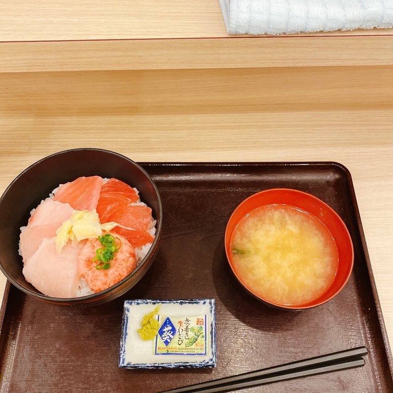 まぐろ三種丼(やまけい)