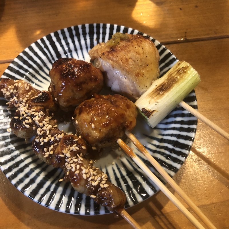 皮たれ、つくね、ねぎま(焼鳥 赫色)