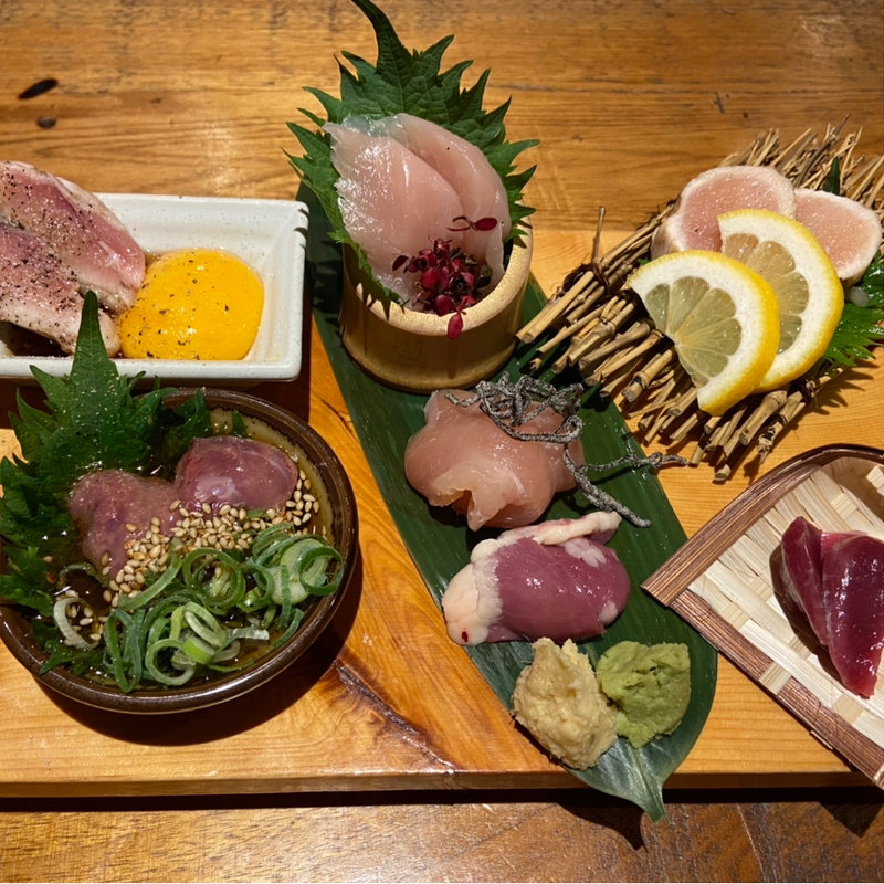 『鶏』刺身8種盛り合わせ(炭屋 こばこ)