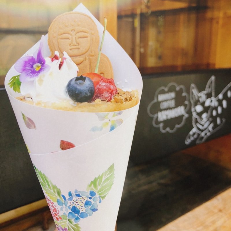 チェリーとベリーと紅茶のクレープ(KANNON COFFEE kamakura)