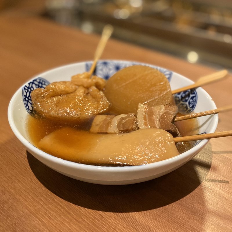 大根、餅巾着、豚バラ、白はんぺん(東京おでんラブストーリー 錦三丁目)