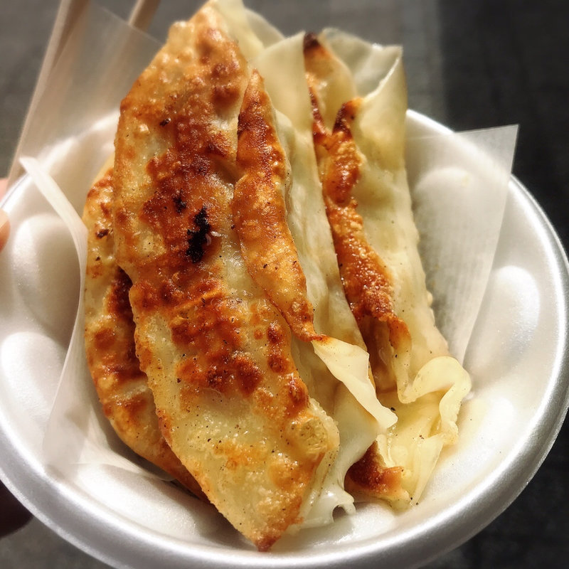 ジャンボ餃子(点心倶楽部 楽園 （テンシンクラブ ラクエン）)