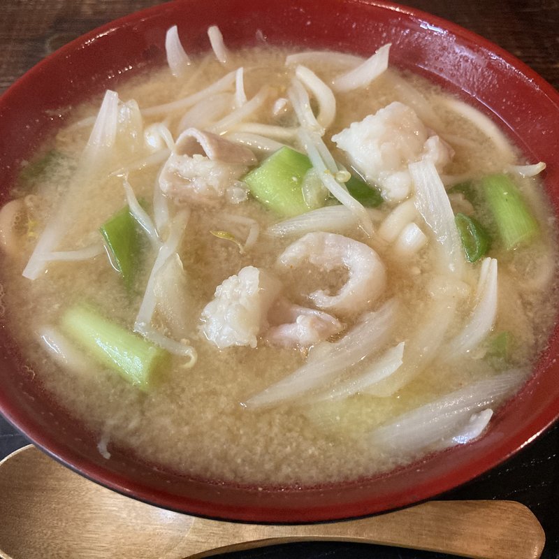 煮込みホルモンうどん(鉄板焼まねき)