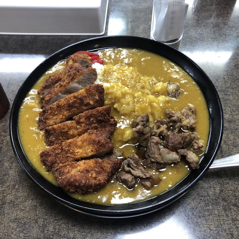 牛すじカレー　カツ乗せ(麺屋人生劇場 七転び八起き)