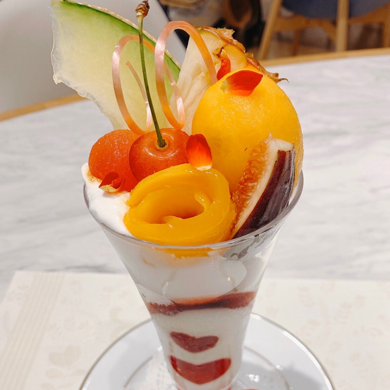 アニバーサリー限定 国産フルーツのブーケパフェ(資生堂パーラー サロン・ド・カフェ ラゾーナ川崎店)