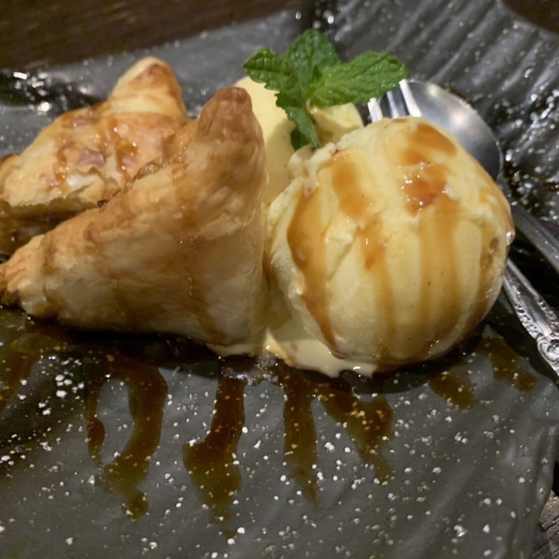 焼きたてさつま芋パイ アイス添え(魚や大将 )