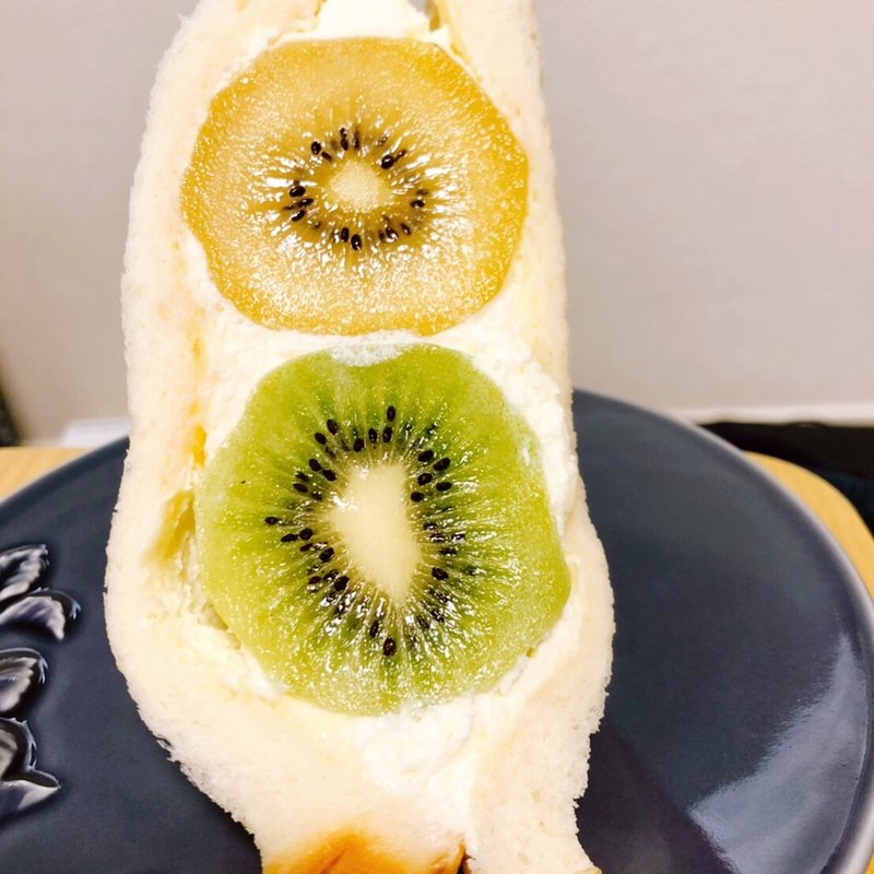 キウイサンド(八百屋コウタのフルーツスタンド)