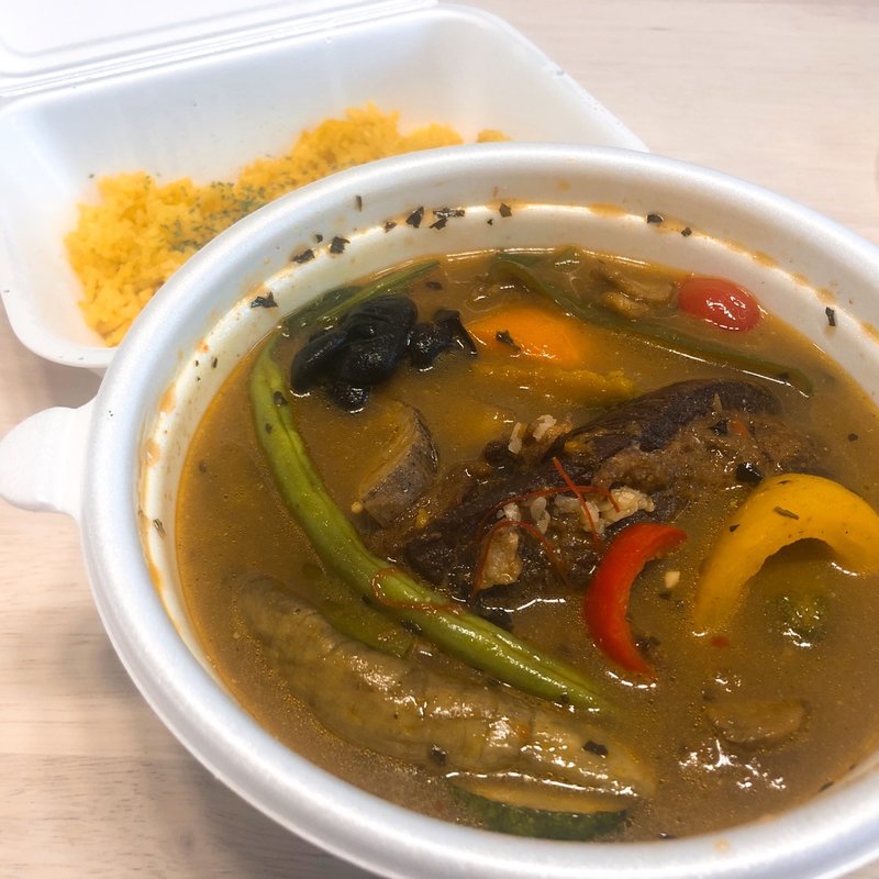 20種類の野菜と角煮カレー(無添加薬膳スープカレー COSMOS)