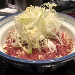 薄切りレアステーキ丼(山わさび)(日本焼肉党 浅草橋西口店)