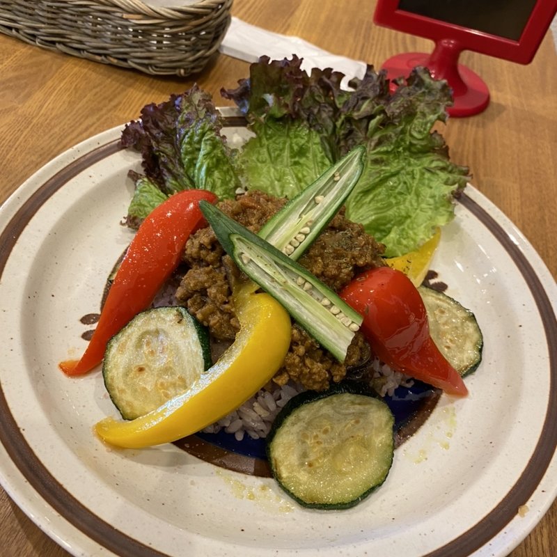 夏野菜のキーマカレー(おむすびCafe Panino-ni)