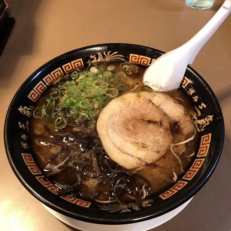 負けん氣ラーメン(豚骨ラーメン博多三氣 野間店)