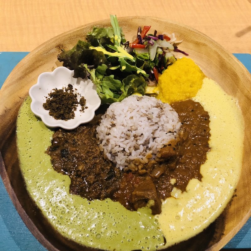 マトン、アスパラ菜クリームチーズ、新生姜と白味噌、キーマの4種がけ(soratobukaori)