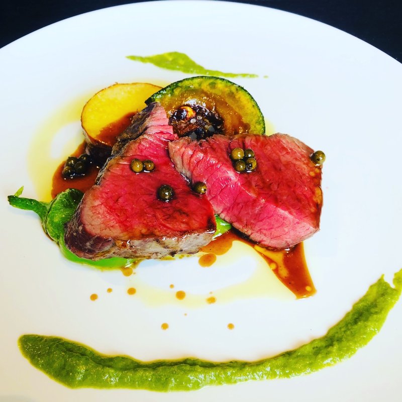 信濃牛のロースト赤ワインと生胡椒のソース(DRAWING HOUSE OF HIBIYA)