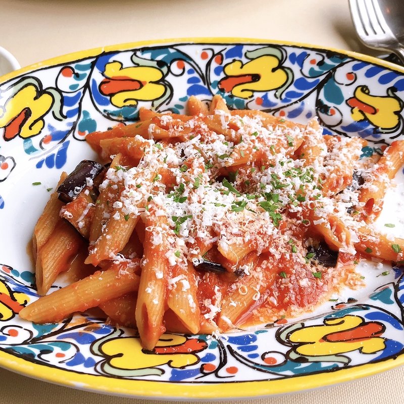 シチリア伝統ペンネ　アラ　ノルマ(ナス　トマト　リコッタチーズのペンネ)(カンティーナ シチリアーナ)