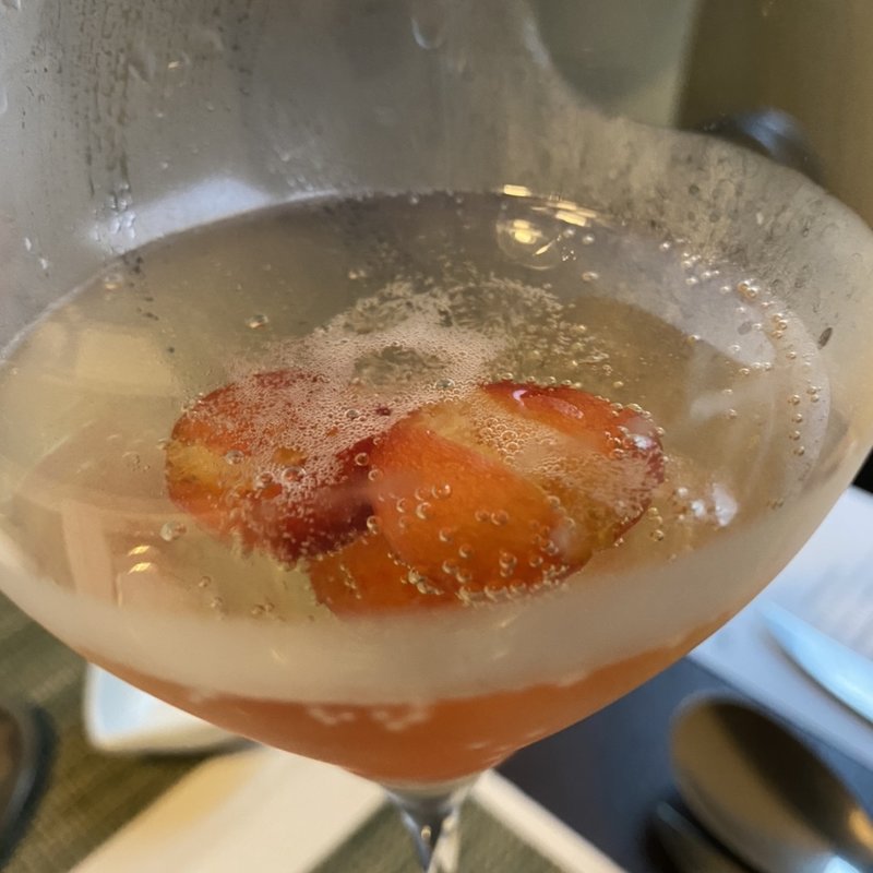 佐藤錦のシャンパンカクテル(レストラン・ピウ)